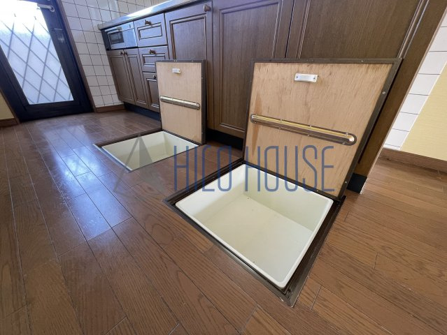 にっさい花みず木5丁目貸家の収納