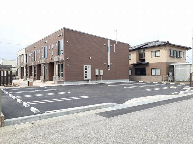 ルピナス　Ａの駐車場