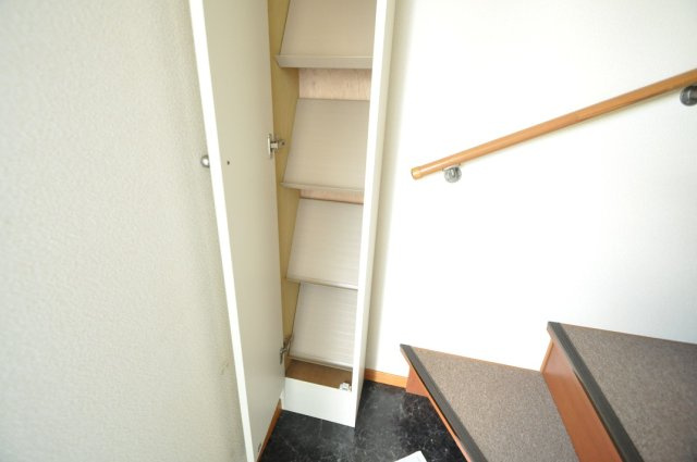 レオパレス５８５の玄関