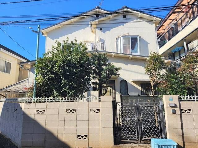 狛江市中和泉１丁目のアパートのエントランス