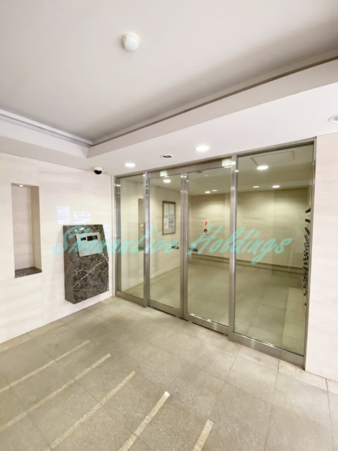 大和市中央５丁目の賃貸マンションのエントランス