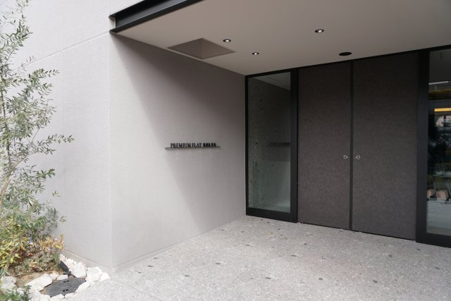 プレミアムフラット横濱紅葉坂のエントランス|清潔なエントランスです