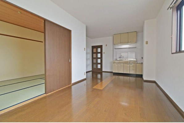 ファミールはらたⅡの居間・リビング