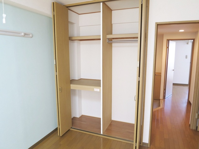 メイプル小岩の収納|洋室の収納スペースです。