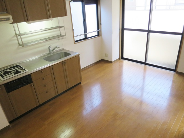 メイプル小岩の居間・リビング|こちらがダイニングスペースです。