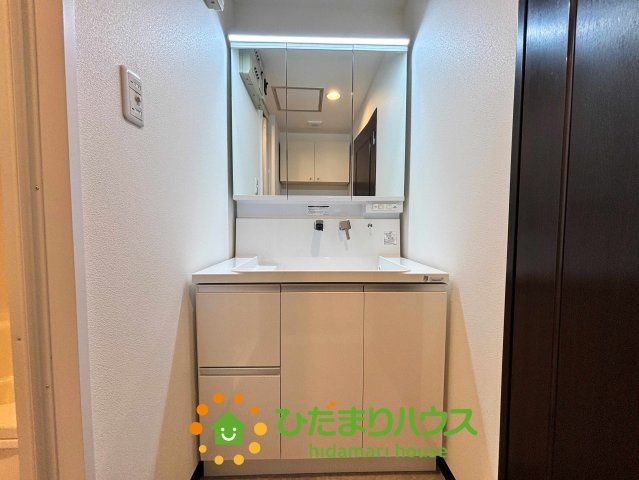 ライオンズガーデン花崎J棟　の独立洗面台