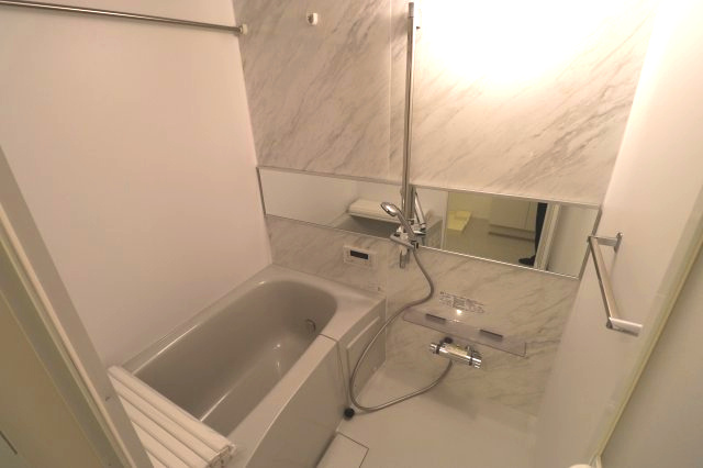 EAST BLUE 四ツ谷の浴室