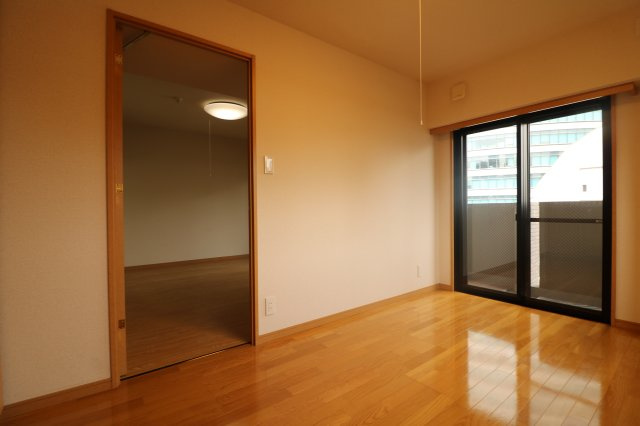 ゆったりした洋室です