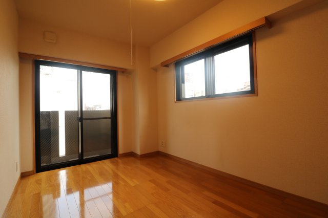 スタンダードな洋室です