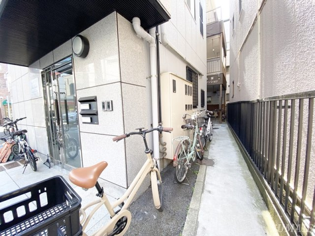 青葉マンションのエントランス|エントランスです☆