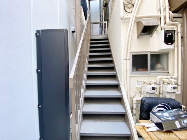 青葉マンションのその他共用部分|共用階段です☆