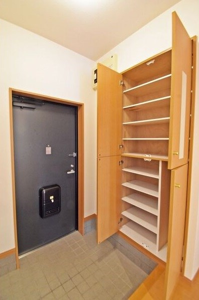 プランドール鎌倉台の玄関