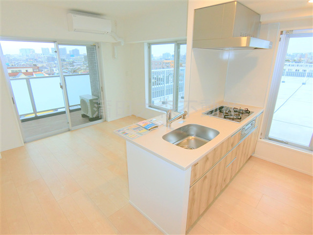 エルフォルテ羽田ライゼの居間・リビング|LDK10.2帖　カウンターキッチンのリビングダイニングキッチン