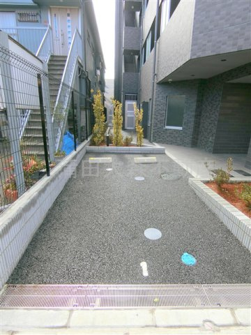 エルフォルテ羽田ライゼの駐車場|敷地内平置き駐車場　空き状況等詳細はお問合せください。