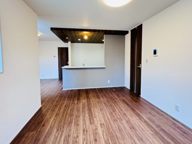 市川市日之出新築戸建の居間・リビング|19帖リビングダイニングキッチン