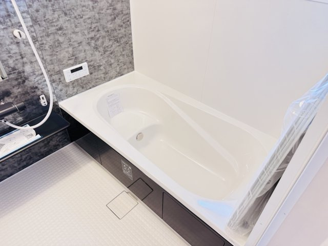 市川市日之出新築戸建の浴室|足を伸ばせる広々浴槽で毎日リラックス♪