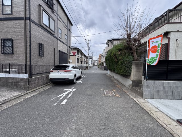 市川市日之出新築戸建の前面道路含む現地写真|南側前面道路・幅員約6ｍ