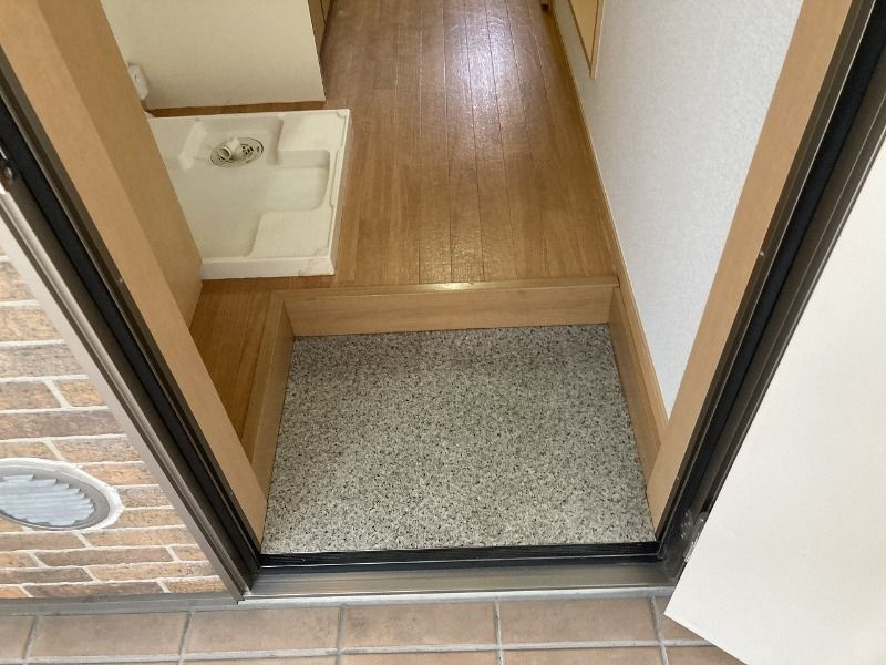 江戸川区上一色２丁目のアパートの玄関