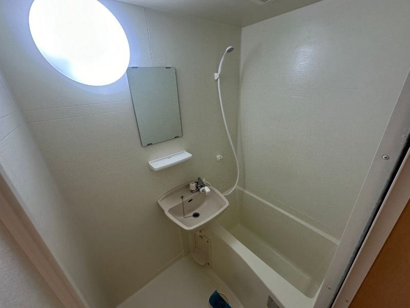 江戸川区上一色２丁目のアパートの浴室