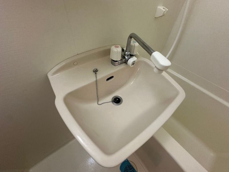 江戸川区上一色２丁目のアパートの洗面所