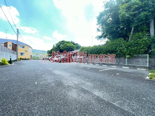 グランドアマレーⅥ番館の駐車場|駐車場に車を止められます
