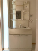 グランドアマレーⅥ番館の洗面所|脱衣スペースもあります