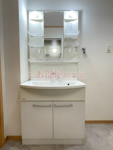 グランドアマレーⅥ番館の洗面所|脱衣スペースもあります