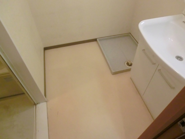 ヴェルドミール　カシマの居間・リビング|ゆったり脱衣スペースです(^^♪