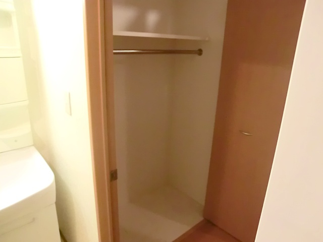 ヴェルドミール　カシマの収納|洗面所横にある便利な収納です(^^♪