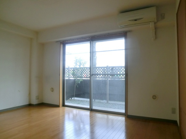 ヴェルドミール　カシマの居間・リビング|エアコン付き広々リビング１３帖です(^^♪