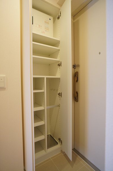 プライムメゾン森下の収納|余裕のあるシューズBOX