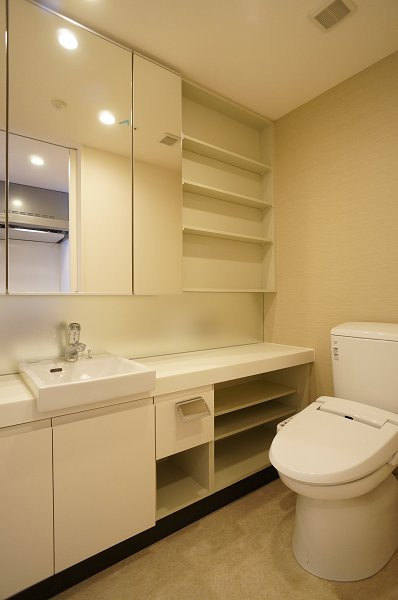 プライムメゾン森下の洗面所|ゆとりの収納♪