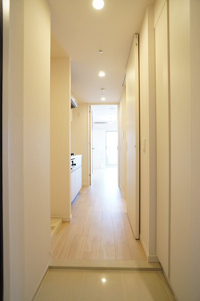 プライムメゾン森下の玄関|玄関～洋室