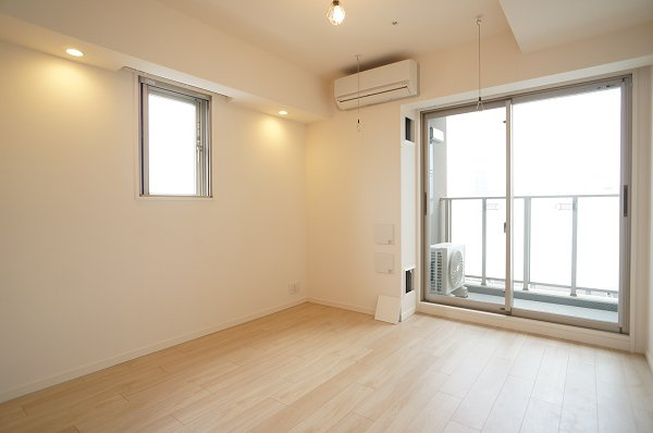 プライムメゾン森下の居間・リビング|二面採光で明るいお部屋です♪