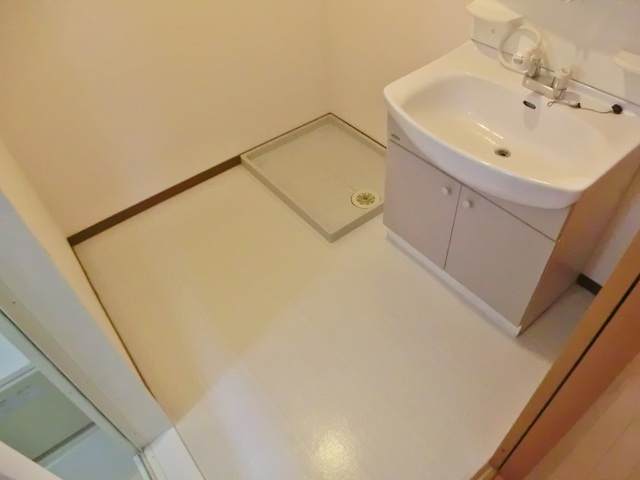 ヴェルドミール　カシマの洗面所|脱衣スペースに洗濯機置き場あります♪