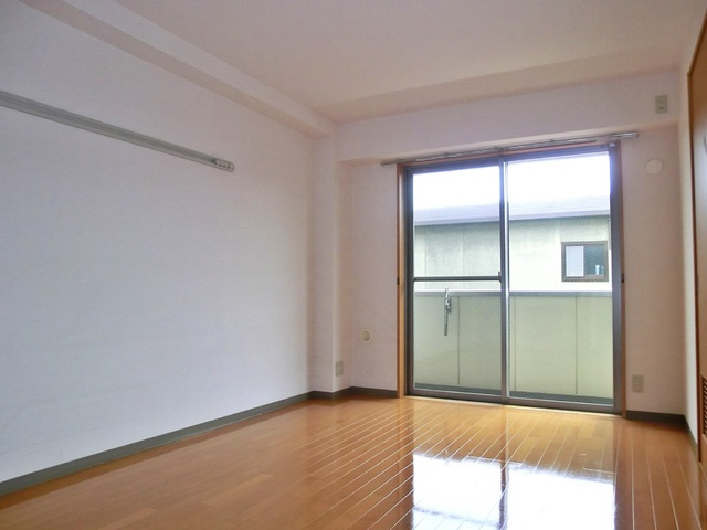 ヴェルドミール　カシマの洋室|フローリングの洋室です♪