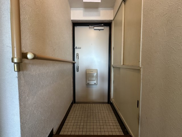 エーデルハイム大蔵谷の玄関