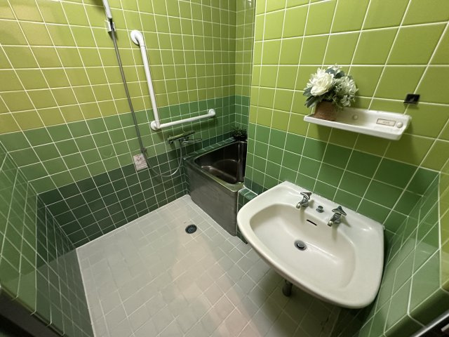 エーデルハイム大蔵谷の浴室