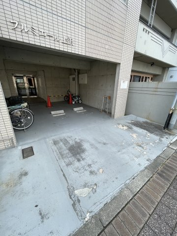 プルミエール上沢の駐車場