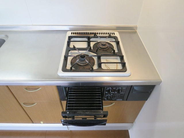 モア・コンフォートの内装|2口グリル付きのコンロです♪
