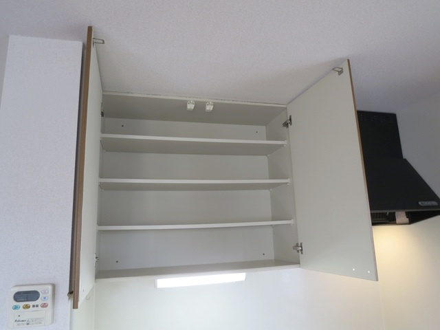 モア・コンフォートのキッチン|キッチン上部の収納です♪