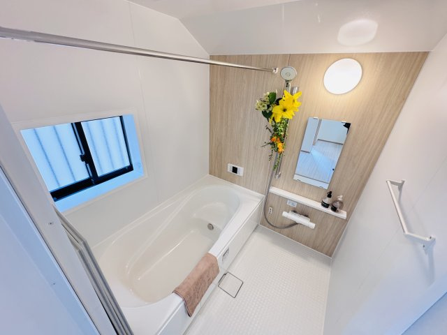 市川市伊勢宿新築戸建の浴室|手元で水流切り替えシャワーヘッド・足を伸ばせる広々浴槽で毎日リラックス♪