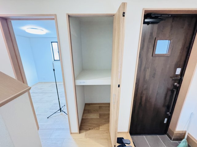 市川市伊勢宿新築戸建の玄関|玄関ホール前・収納スペース