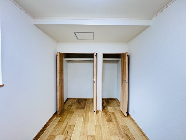 市川市伊勢宿新築戸建の収納|1F5帖納戸・クローゼット２つでたっぷり収納♪