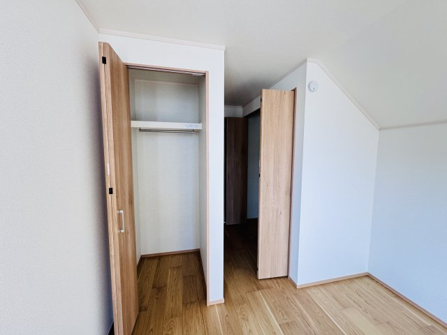 市川市伊勢宿新築戸建の収納|7帖寝室収納・クローゼット２つでたっぷり収納♪