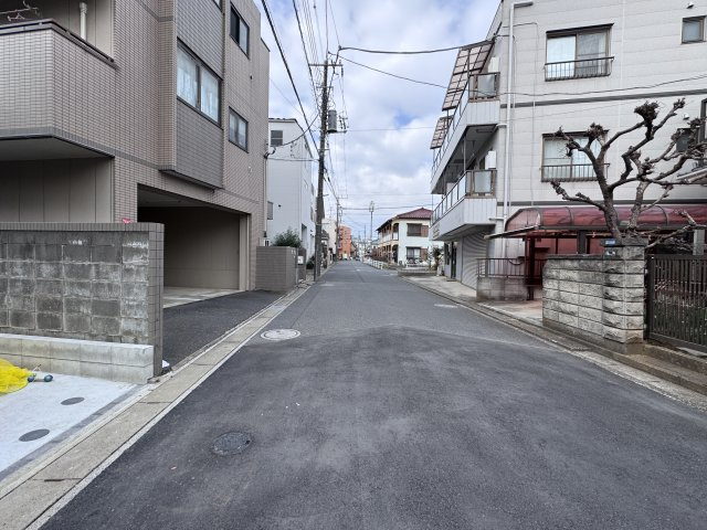 市川市伊勢宿新築戸建の前面道路含む現地写真|北側前面道路・幅員約6ｍ