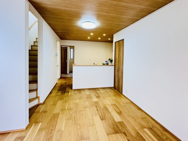 市川市伊勢宿新築戸建の居間・リビング|17.12帖リビングダイニングキッチン