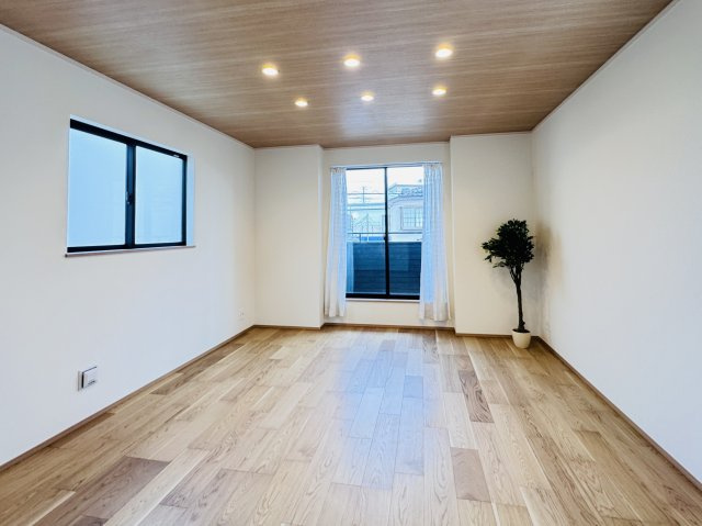 市川市伊勢宿新築戸建の居間・リビング|17.12帖リビングダイニングキッチン