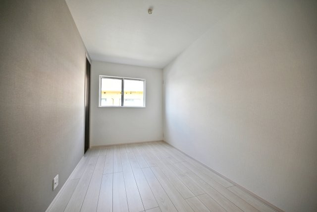 伊丹市寺本1丁目新築一戸建て│3SLDK+並列駐車2台可の洋室|洋室約6.25帖