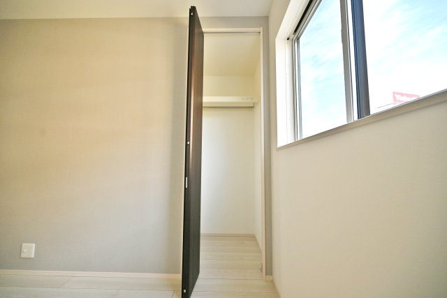 伊丹市寺本1丁目新築一戸建て│3SLDK+並列駐車2台可の洋室|洋室約6.25帖